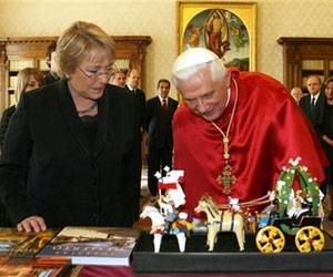bachelet-con-benedicto-xvi.jpg