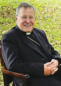 Uno se pregunta licitamente ¿cómo puede ser Cardenal de la Iglesia?