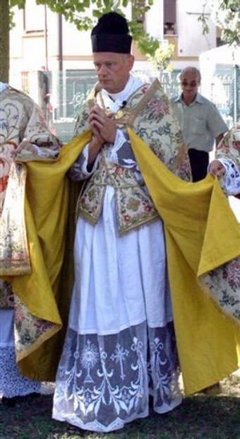 El Concilio Vaticano II ha sido peor que una herejia, ya que significa tomar una parte de la verdad, hacerla absoluta y negar el resto