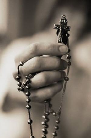 Santo Rosario QUE ESTE GRAN MEDIO DE SANTIFICACIÓN NO SE CONVIERTA EN UNA BOMBA DE HUMO PARA QUE LOS FELIGRESES DE LA FSSPX NO MIREN LO QUE ESTÁ PASANDO