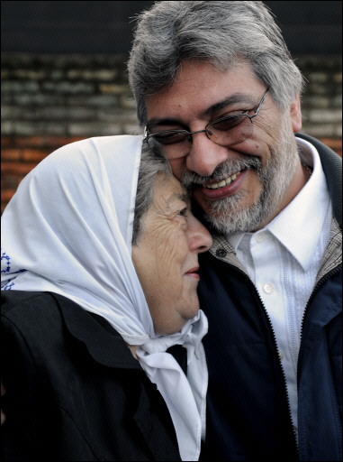 fernando lugo hebe bonafini abuela plaza mayo afp Unión perfecta