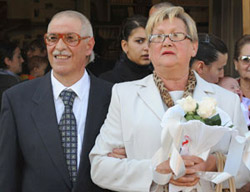 El párroco Alessandro Santoro casó en Florencia, norte de Italia, a un transexual que nació hombre y luego se hizo mujer.