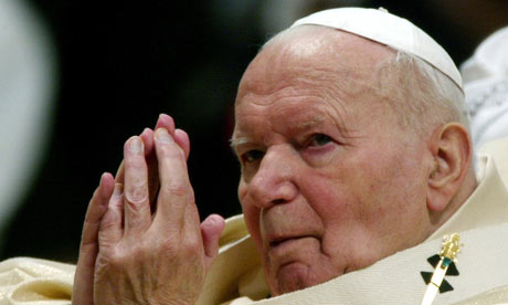 Pope-John-Paul-II-praying-002