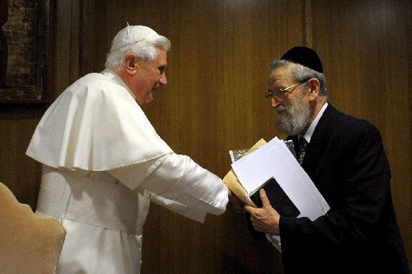 Benedicto-y-rabino