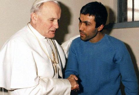 papa-visito-prision-Agca-archivo_PREIMA20110424_0051_5