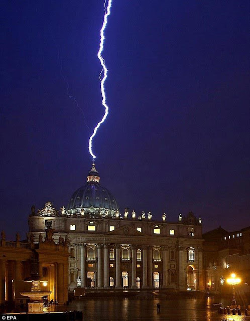 Rayo en el Vaticano 2