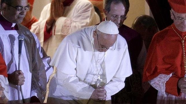 Francisco "inclinado" para recibir "¡la bendición del pueblo!"