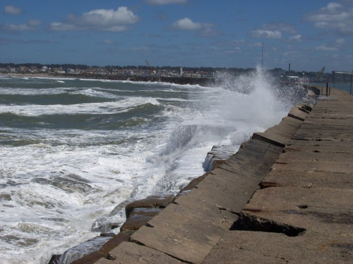 Escollera_Sur,_Mar_del_Plata