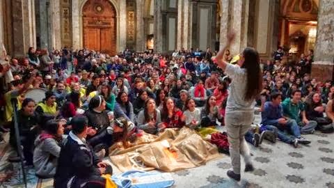 Católicos profanan la catedral de Bs As