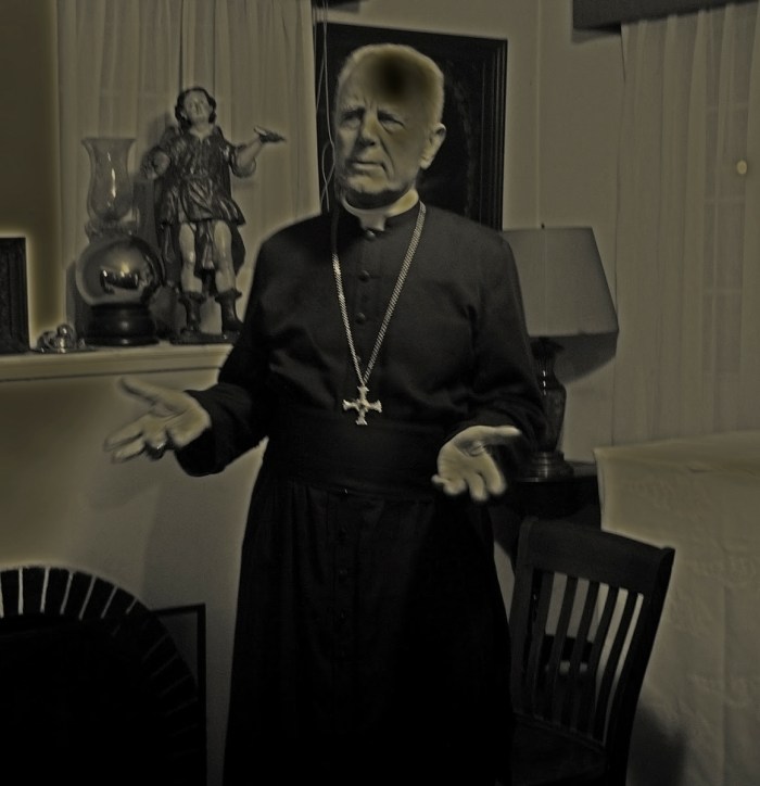 Antigua foto de Mons. Williamson, al menos de 1911, fecha de la muerte del Anticristo... 