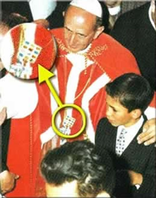 Ni Montini se atrevió a tanto. aún llevando el Efod