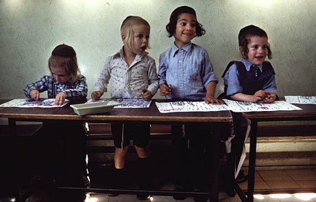 Primera foto conocida de los rabíes cuando emepzaban los estudios apocalípticos en Suiza... Si mira con atención, hay rasgos muy fáciles que logran la identificación directa... Mire bien!