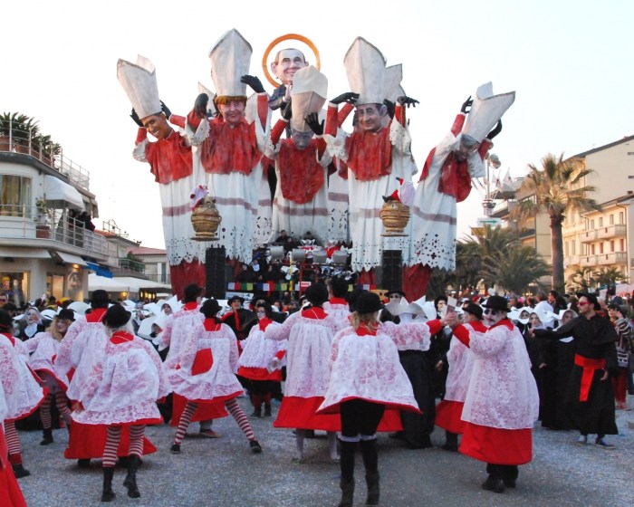 Jolgorio apóstata por la "manga de santos conciliares"