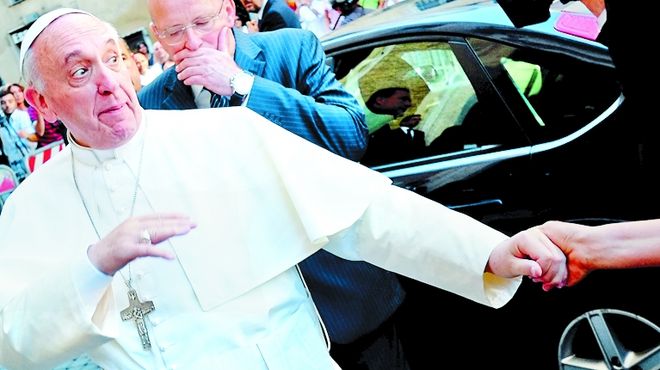 Francisco-echo-arzobispos-quiebra-diocesis_IECIMA20130801_0027_7