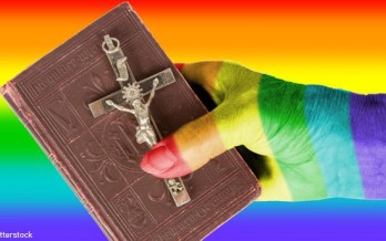 biblia-y-mano-gay
