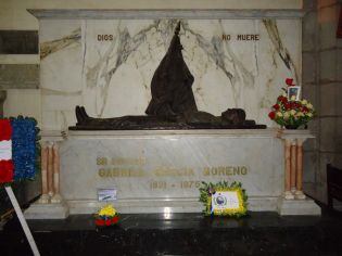 11852316_460592437482230_1670494510_o