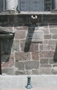 GM - Placa en la calle