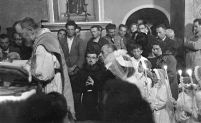 Padre Pio celebrando Misa en San Giovanni Rotondo - final