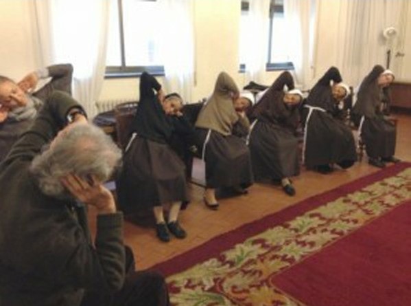 679_Yoga_Nuns-02 (1)