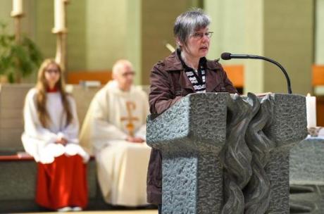 lektorin_im_gottesdienst_light