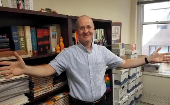 Fr._James_Martin_welcome_arms_810_500_75_s_c1