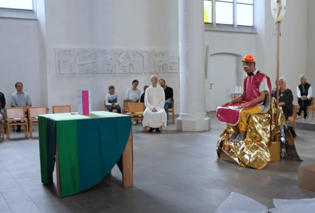 liturgical-clown-maria-geburt-kirche-640x432.png